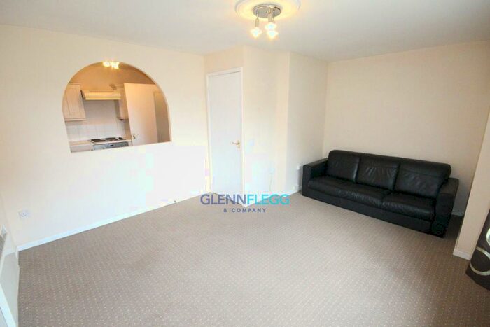 2 Bedroom Flat To Rent In Maplin Park, Langley, SL3