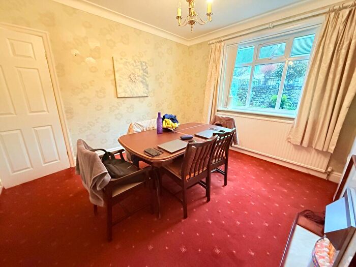 3 Bedroom Semi-Detached House For Sale In Woodlands Grove, Cottingley, Bingley, BD16