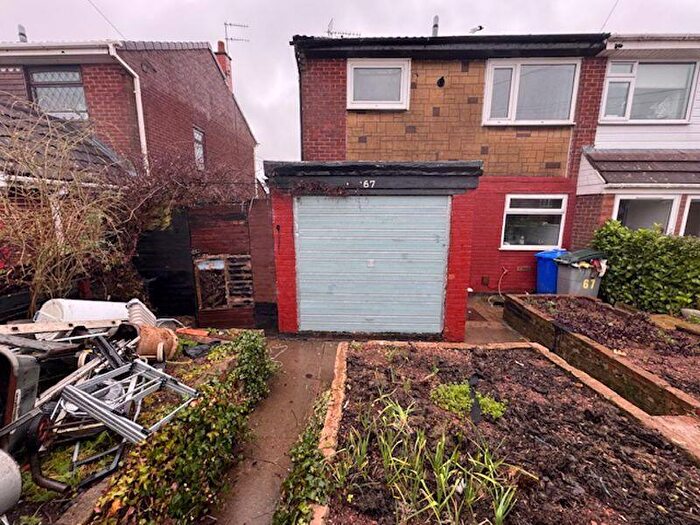 3 Bedroom Semi Detached House For Sale In Lordshire Place, Packmoor, Stoke-On-Trent, ST7