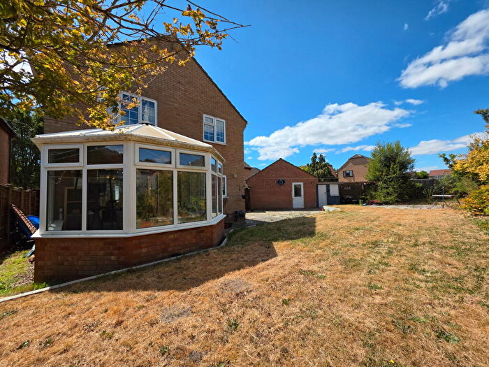 4 Bedroom Detached House For Sale In Meadow Grove, Verwood, BH31