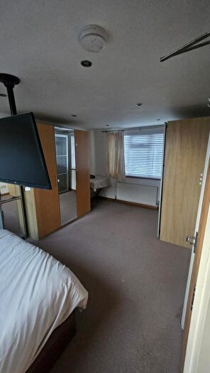 1 Bedroom Semi-Detached House To Rent In Sherrards Way, Barnet, Hertfordshire, EN5