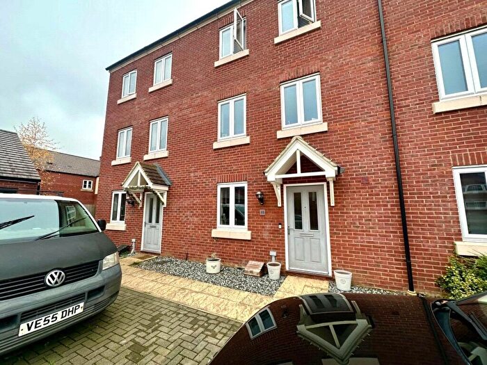 4 Bedroom End Of Terrace House For Sale In Alnwick Way, Great Denham, Bedford, Bedfordshire, MK40