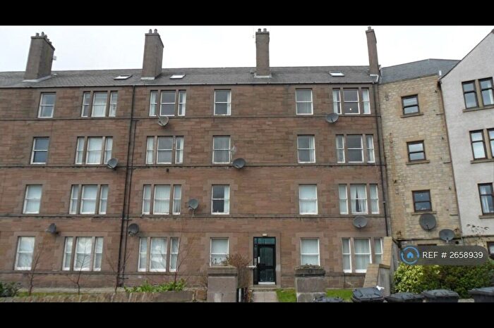 3 Bedroom Flat To Rent In Roseangle, Dundee, DD1