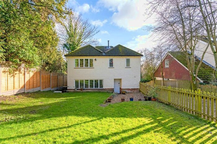 4 Bedroom Country House For Sale In Hillview, Cliddesden, RG25