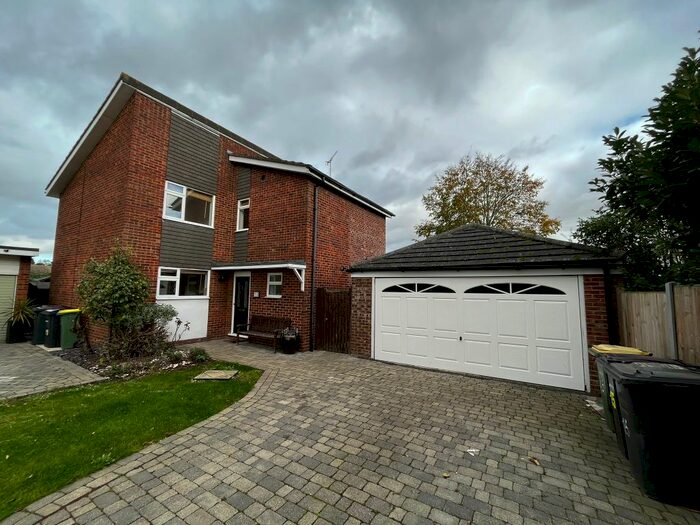 4 Bedroom Detached House To Rent In Moons Close, Rochford, SS4