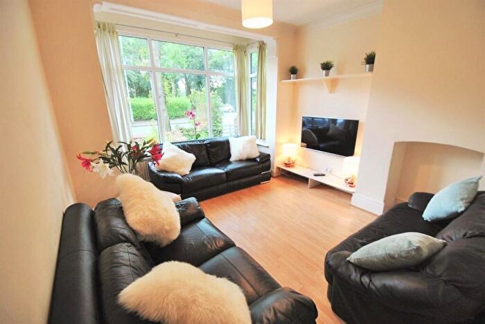 10 Bedroom House To Rent In Birchfields Road Vicotria Park, Manchester, M13