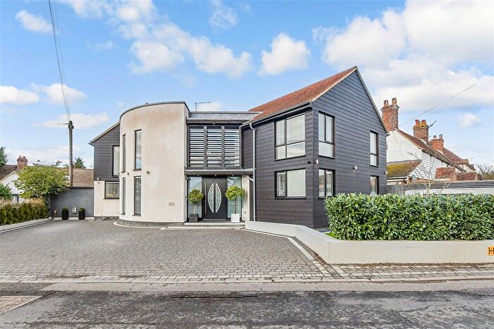 4 Bedroom Detached House For Sale In Pluckley, Ashford, Kent, TN27