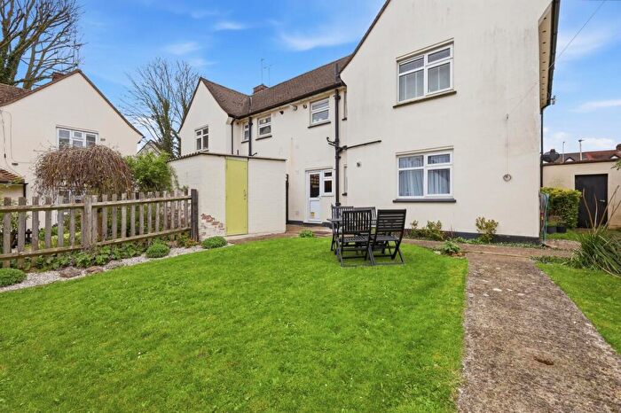1 Bedroom Flat For Sale In Thurlby Close, Woodford Green, IG8