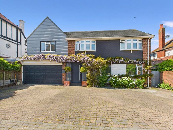 4 Bedroom Detached House For Sale In Kingsgate Avenue, Kingsgate, Broadstairs, CT10