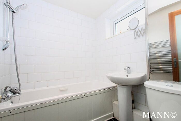 2 Bedroom Flat To Rent In Apollo Avenue, Bromley, BR1