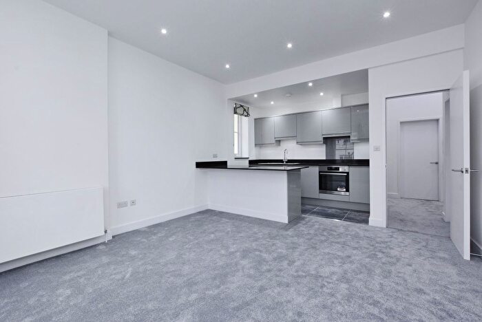 3 Bedroom Flat To Rent In Buckland Crescent, Belsize Park, London, NW3