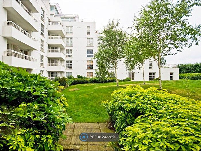 2 Bedroom Flat To Rent In Barrier Point Road, London, E16