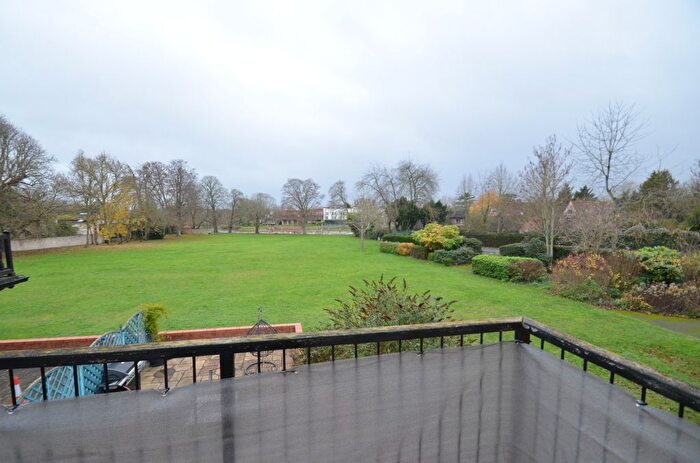 1 Bedroom Flat To Rent In Ferry Lane, Staines-Upon-Thames, TW19