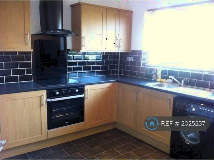 2 Bedroom Maisonette To Rent In Gregory Court, Nottingham, NG7