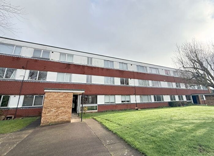 2 Bedroom Flat For Sale In Fayerfield, Potters Bar, EN6