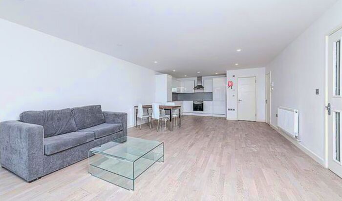 1 Bedroom Flat To Rent In Queens Drive, Arsenal, N4