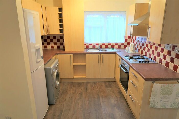 3 Bedroom Maisonette To Rent In Carmarthen House, Salisbury Close, Penarth CF64