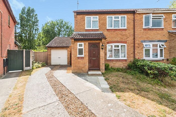 3 Bedroom Semi-Detached House For Sale In Enstone Road, Lowestoft, Suffolk, NR33
