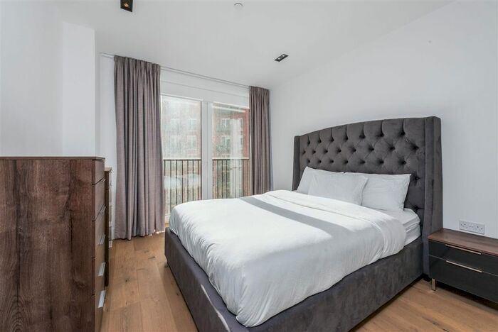 1 Bedroom Flat To Rent In Keybridge House, Exchange Gardens, Vauxhall, London, SW8