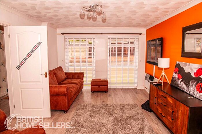4 Bedroom Detached House For Sale In Lychgate Drive, Waterlooville, Hampshire, PO8