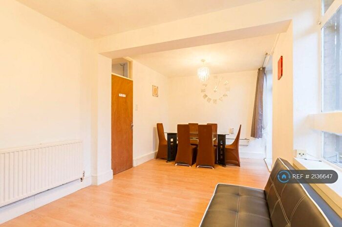 3 Bedroom Flat To Rent In Arthur Wade House, London, E2