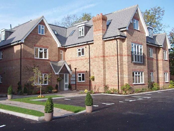 2 Bedroom Apartment To Rent In Shoppenhangers Road, Maidenhead, SL6