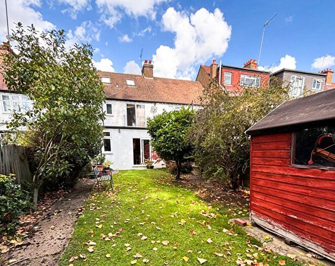 2 Bedroom Flat For Sale In Nant Road, London, NW2