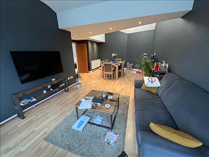 2 Bedroom Flat To Rent In Spath Road, Manchester, Greater Manchester, M20