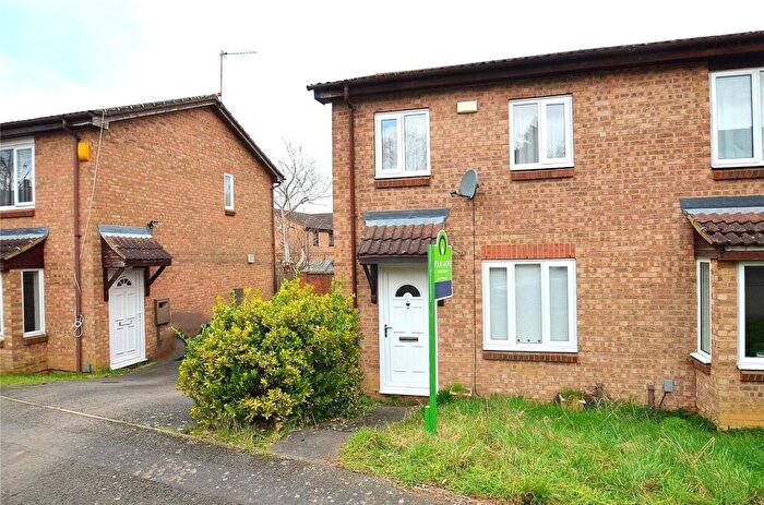 2 Bedroom Semi Detached House For Sale In Richard Close, Kettering, Northamptonshire, NN15