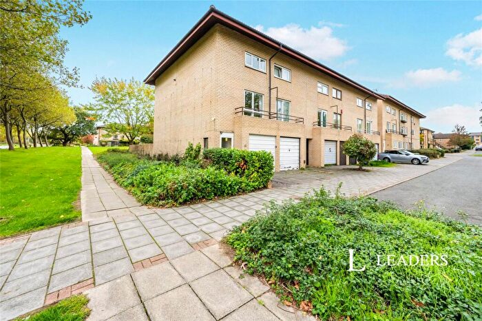 4 Bedroom Terraced House To Rent In Conniburrow Boulevard, Conniburrow, MK14
