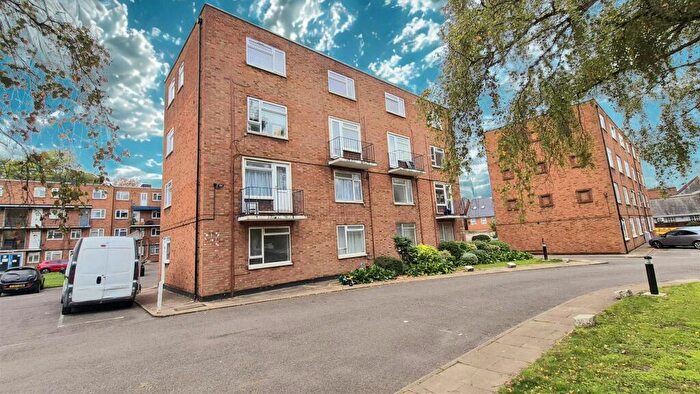 Flat For Sale In High Street South, Dunstable, LU6