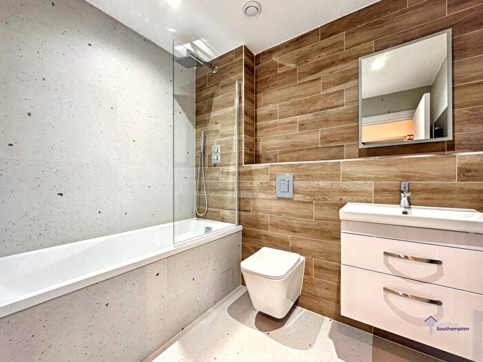 2 Bedroom Flat To Rent In Waterloo House, Waterlooville, PO7