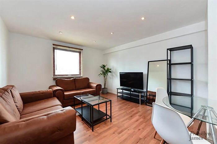3 Bedroom Flat For Sale In Gaselee Street, London, E14