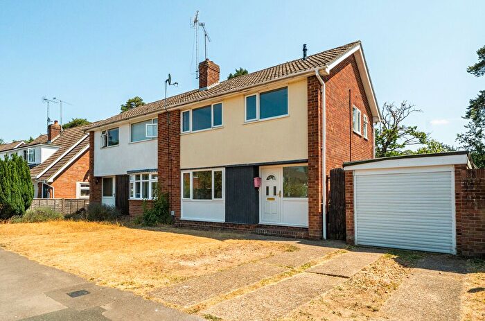 3 Bedroom Semi Detached House For Sale In Highgate Road, Woodley, Reading, RG5