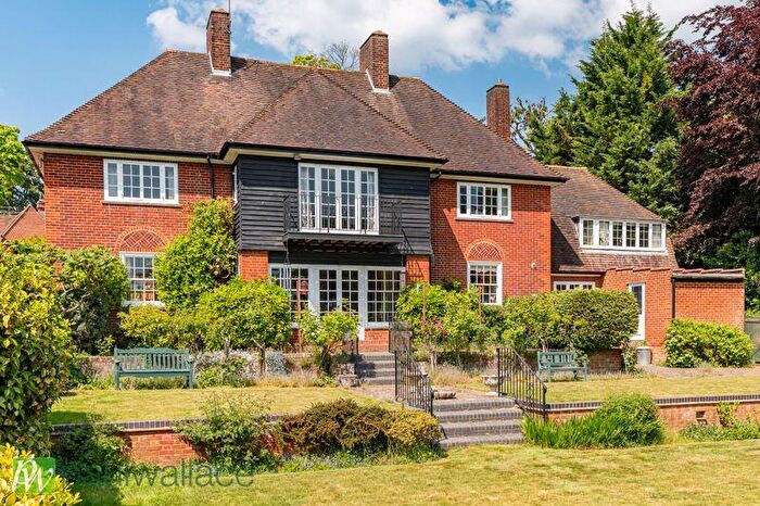 5 Bedroom Detached House For Sale In The Myth, Yewlands, Hoddesdon, EN11
