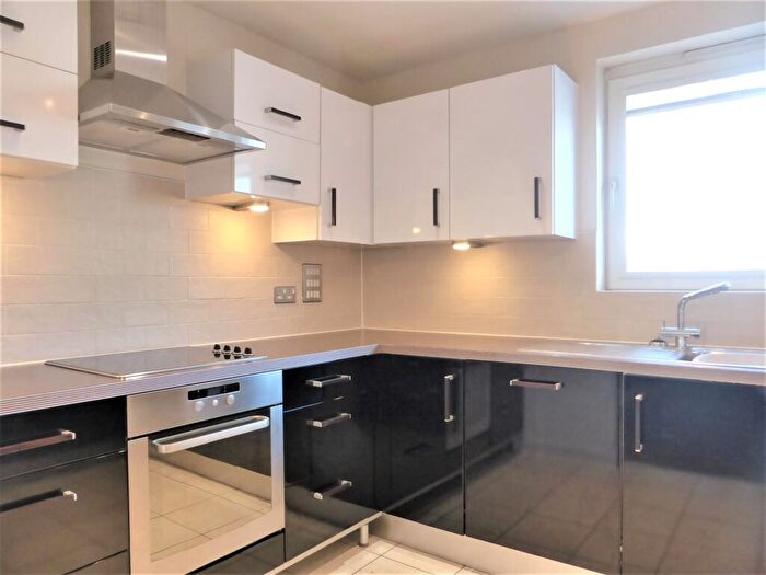 3 Bedroom Apartment To Rent In Sharpthorne Court -, P13