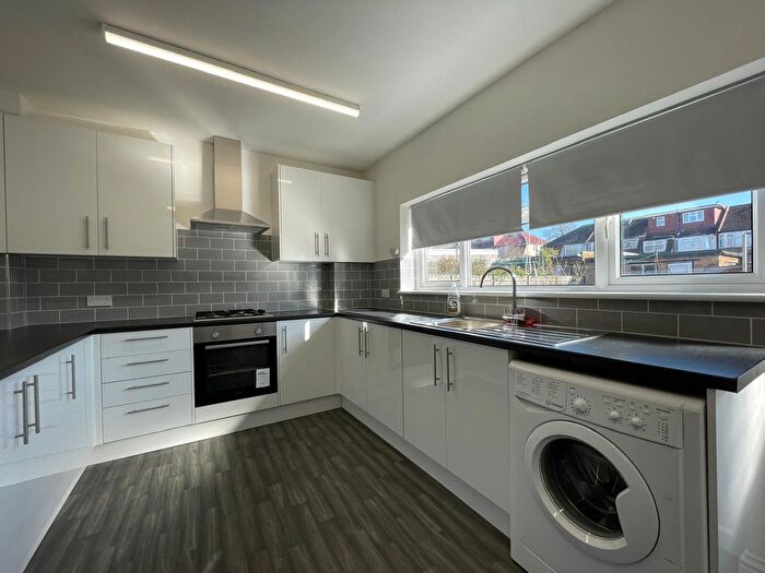 3 Bedroom Semi-Detached House To Rent In Cedar Grove, Southall, UB1