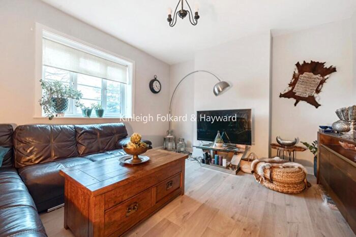 2 Bedroom Flat For Sale In High Street, Southgate, London, N14