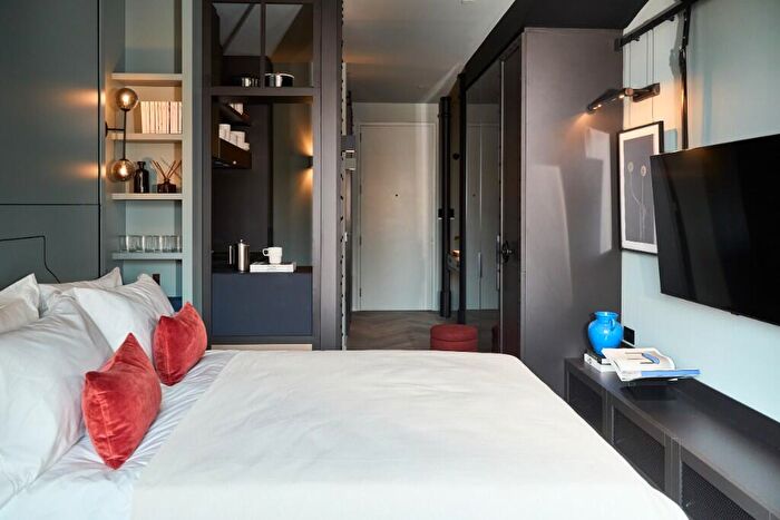 Studio To Rent In Haydon Way, London, SW11