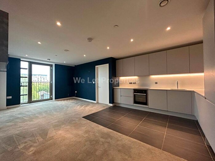 2 Bedroom Apartment To Rent In Local Crescent, Salford, M5