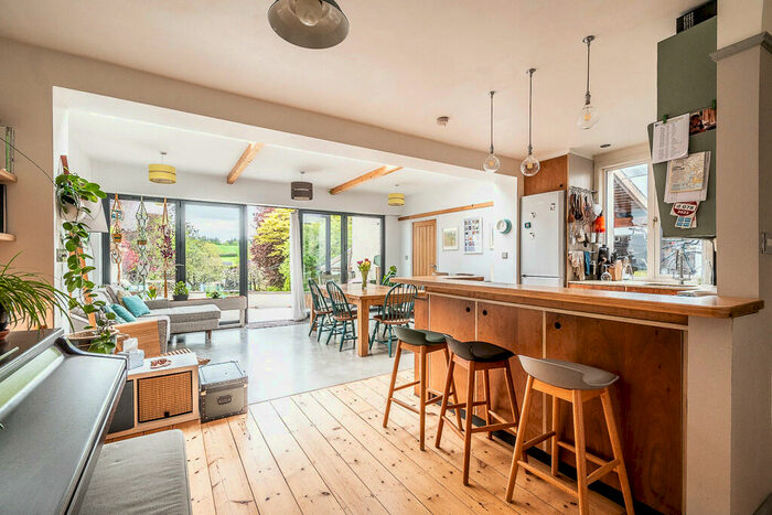 5 Bedroom Semi-Detached House To Rent In Lympstone, EX8
