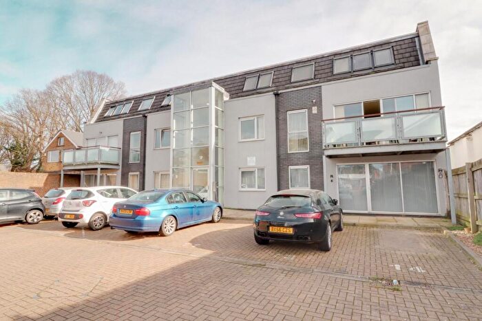 2 Bedroom Apartment To Rent In Chapman Courtyard, Turners Hill, Cheshunt, Herts, EN8