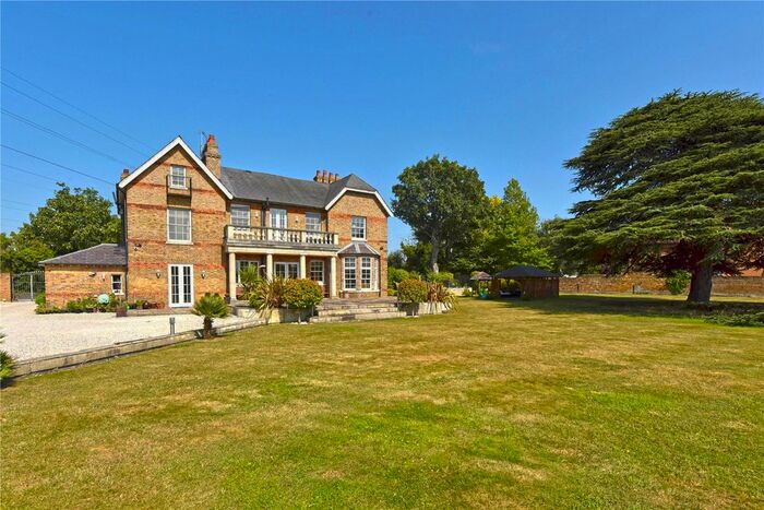 6 Bedroom Detached House To Rent In St. Marys Road, Middlegreen, South Bucks, SL3