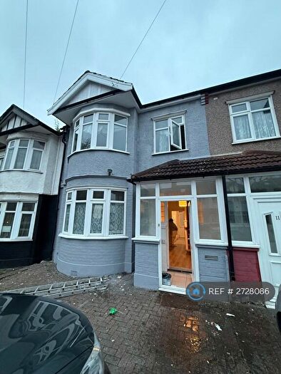 4 Bedroom Terraced House To Rent In Ridgeway Gardens, London Ilford, IG4