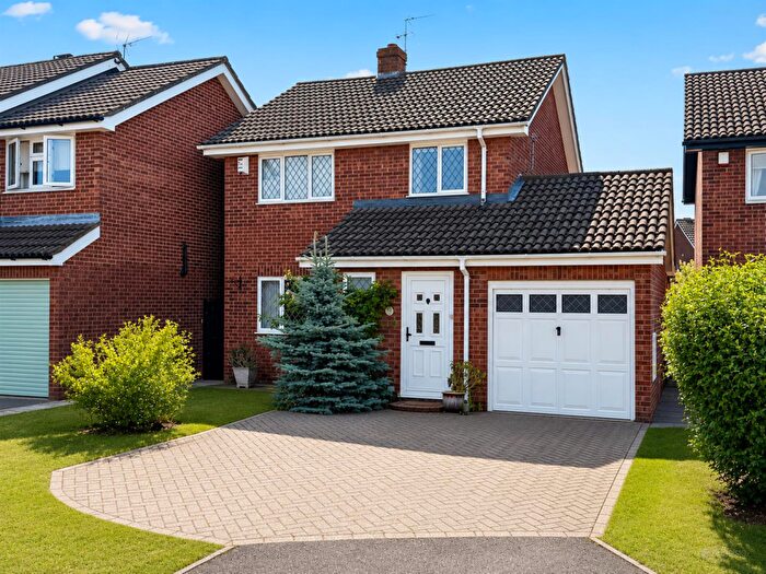 3 Bedroom Detached House For Sale In Embrook Way, Calcot, Reading, RG31