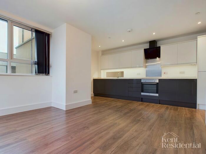 2 Bedroom Flat To Rent In Lower Stone Street, Maidstone, ME15