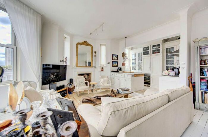 3 Bedroom Flat To Rent In Kensington Mansions, Earls Court, London, SW5