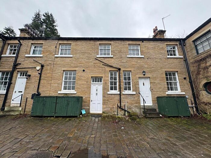 2 Bedroom House To Rent In Victoria Terrace, Shipley, West Yorkshire, BD18