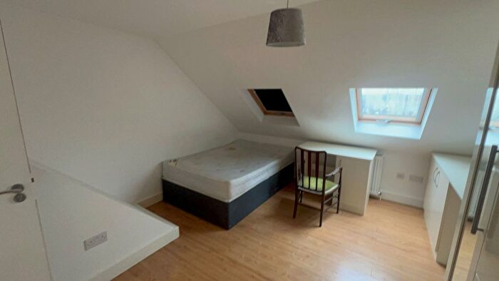 6 Bedroom Terraced House To Rent In Lincoln Road, Berkshire, RG2