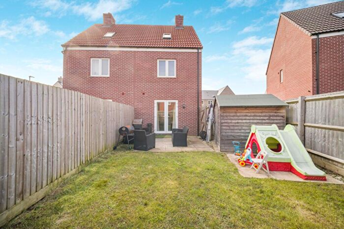 3 Bedroom Town House For Sale In Fuchsia Road, Emersons Green, BS16